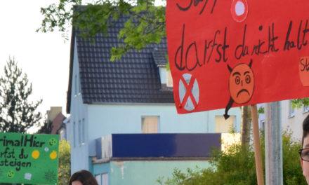 Mit E-Mails, Flyer und Pressearbeit Autos stoppen